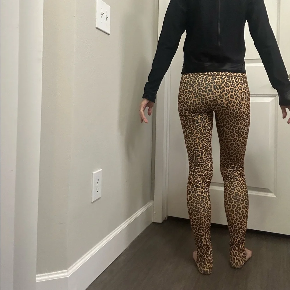 Leopard Rouched Legging - Picture 8 of 9